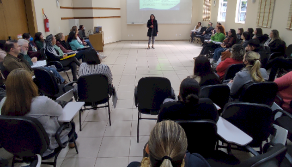 Promotora de Justiça se reúne com organizações para incentivar ofertas de trabalho a adolescente do sistema socioeducativo