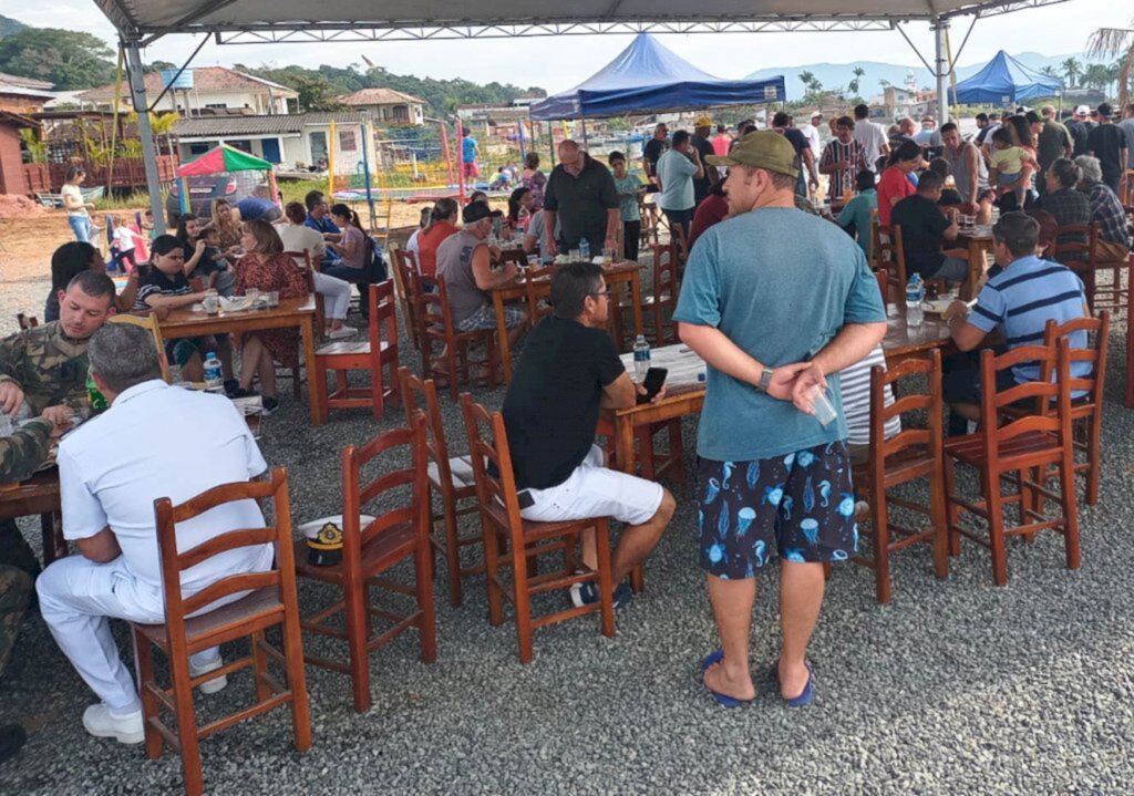 Confraternização com pescadores e pescadoras para a abertura da pesca aconteceu neste fim de semana