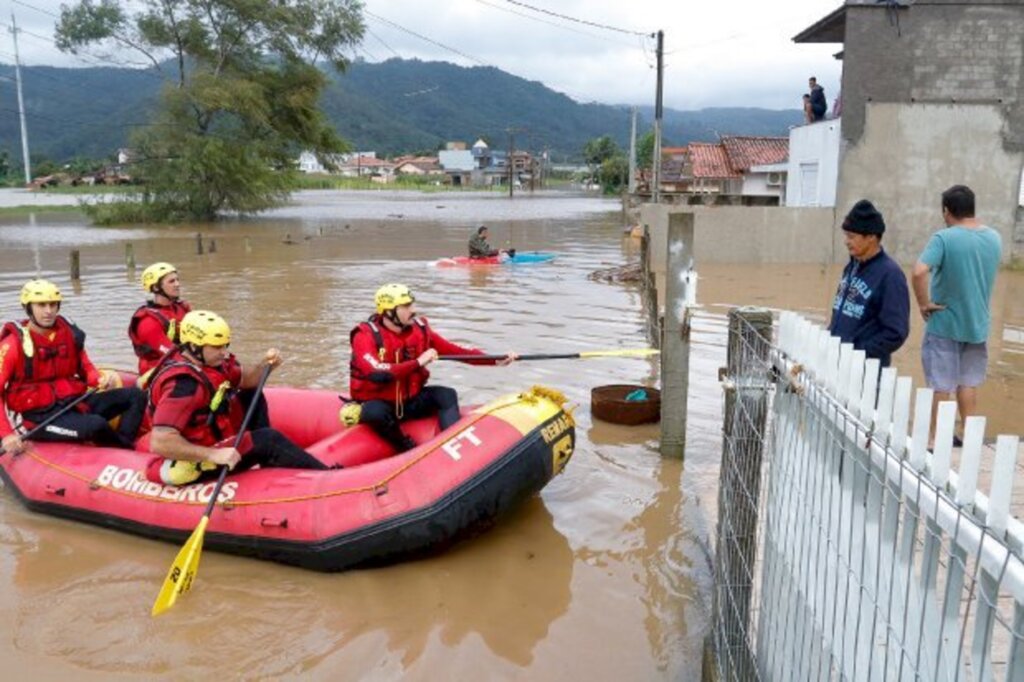 Santa Catarina tem ao menos 94 municípios com registros de ocorrências causadas pelas chuvas