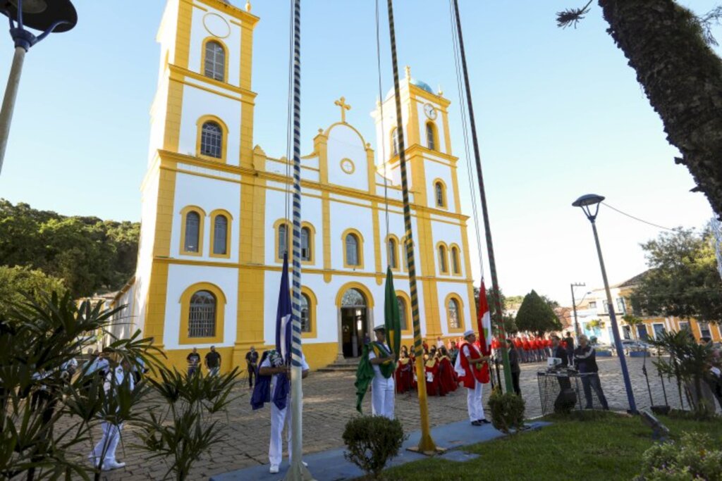 A terceira cidade mais antiga do país e berço da colonização em Santa Catarina está completando hoje, no dia 15 de abril, 175 anos como cidade.