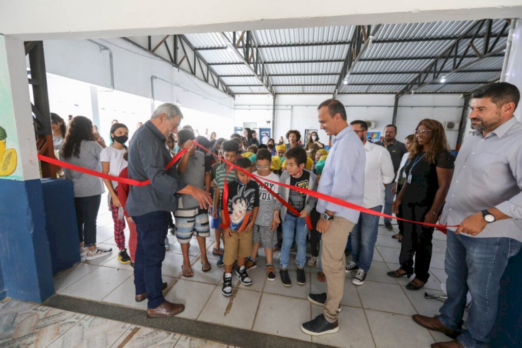 EBM Ida Beatriz recebe inauguração do refeitório e assinatura do edital para cobertura da quadra de esportes