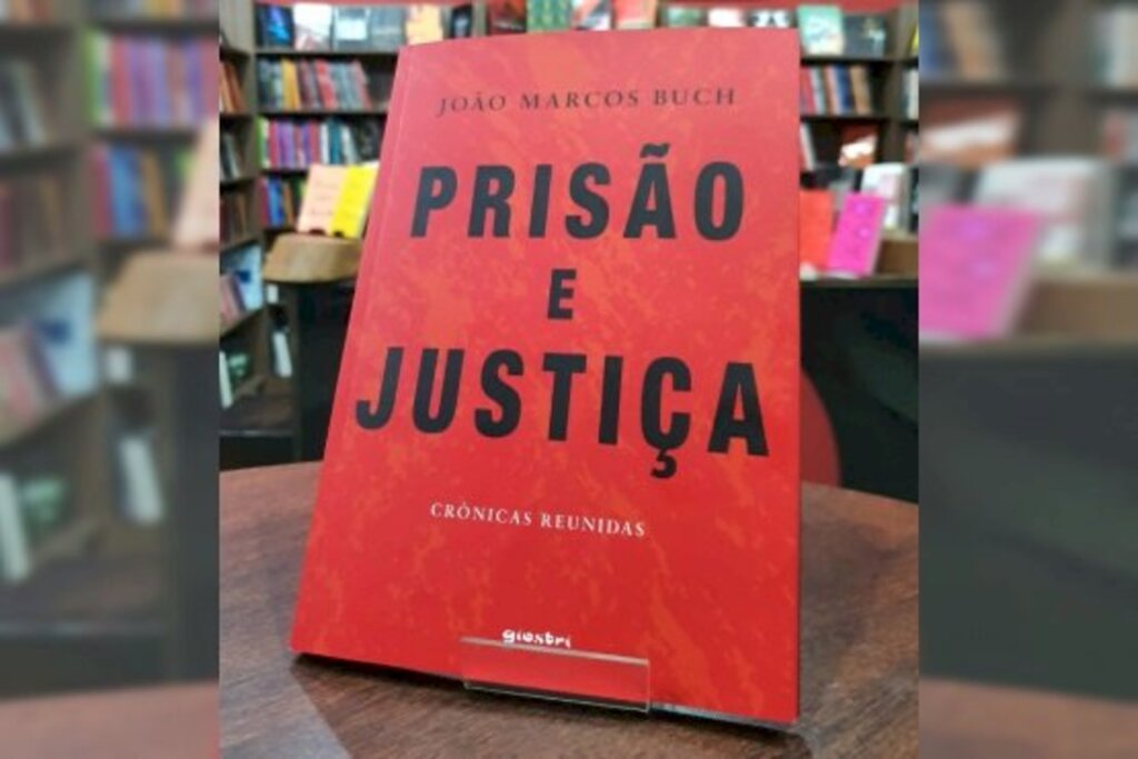 Magistrado lança coletânea de crônicas sobre prisão e justiça em noite de autógrafos