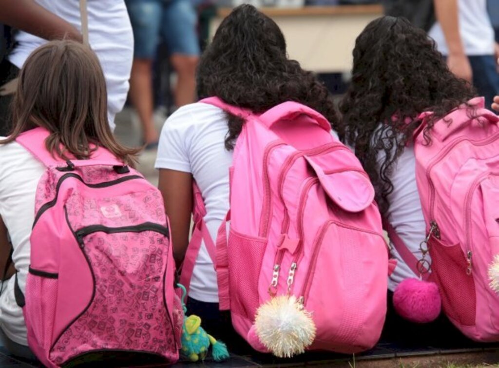 Governo do Estado publica decreto para iniciar a distribuição de absorventes para estudantes da rede estadual