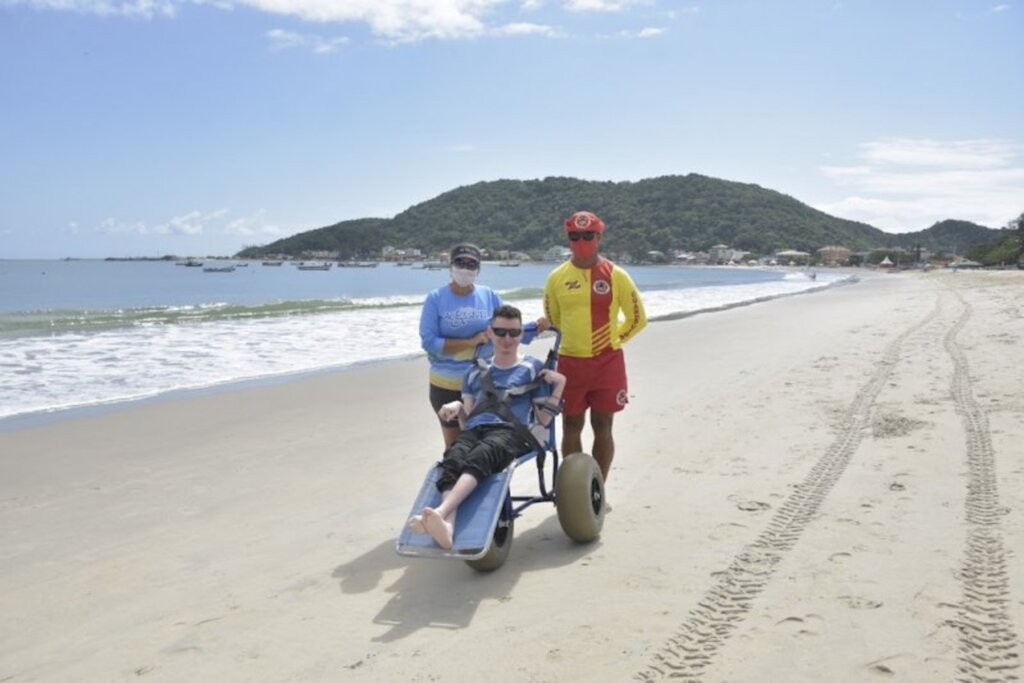 Inicia o programa Praia Acessível na Enseada