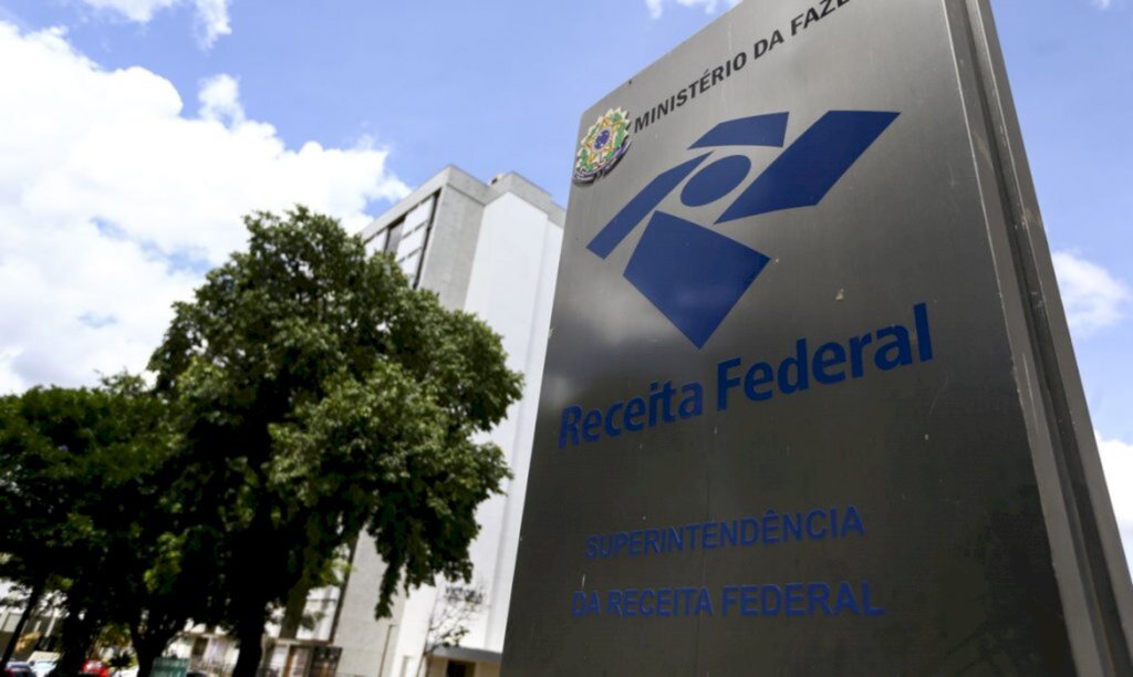 Receita paga hoje restituições de lote residual do IRPF de novembro