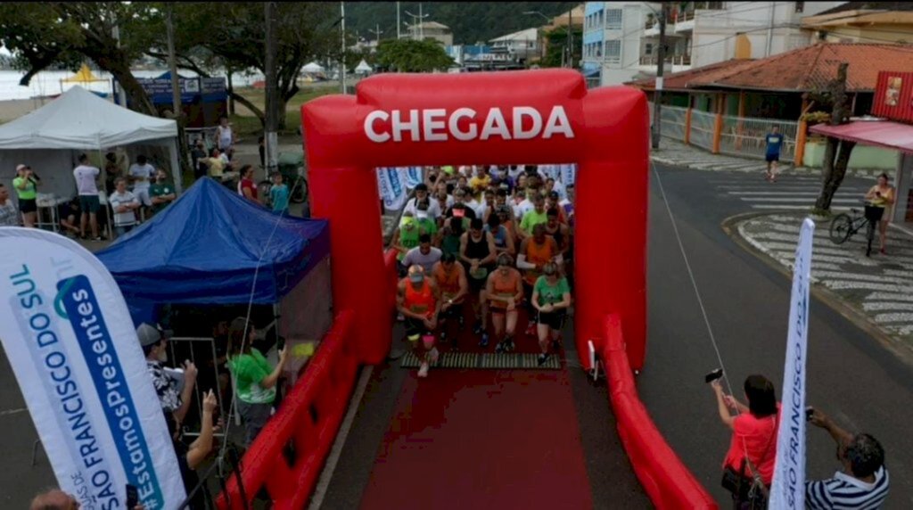 1a Corrida Solidária das Águas movimentou a Enseada em São Francisco do Sul neste domingo