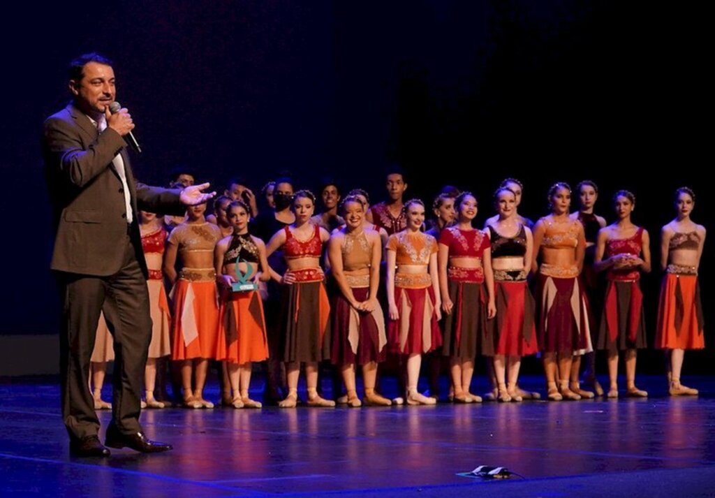 Carlos Moisés prestigia a Noite dos Campeões do 38º Festival de Dança de Joinville