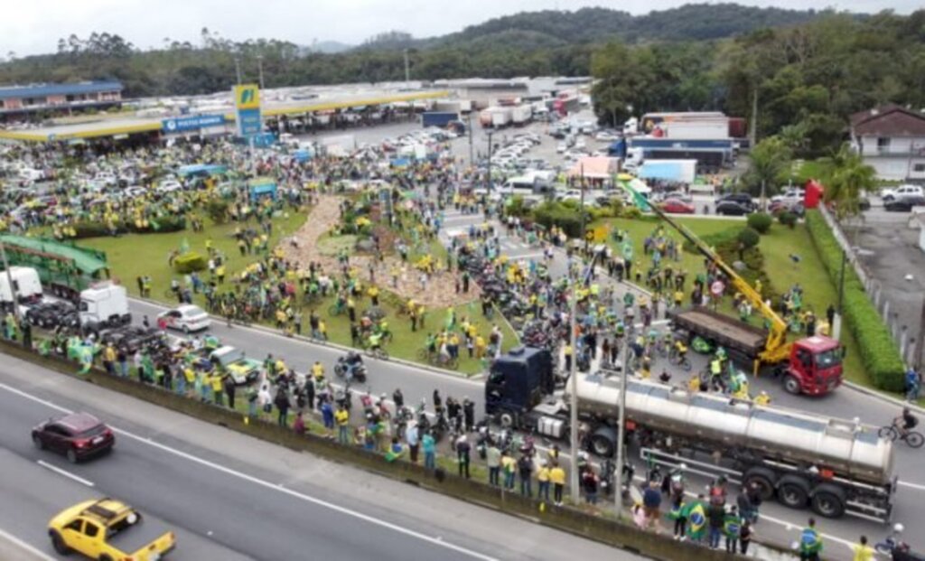 SC: veja quais rodovias permanecem com bloqueios no estado