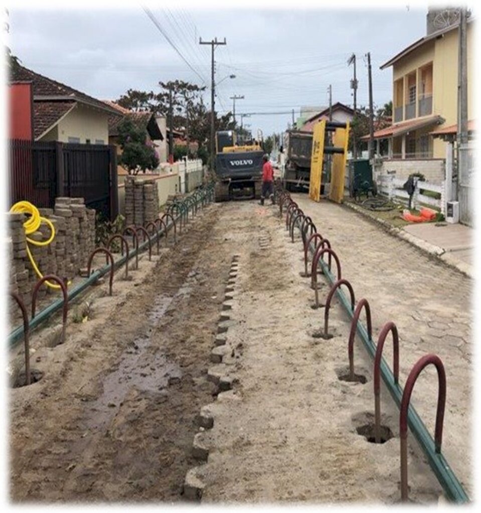 Obras da rede de esgoto em São Francisco Sul estão concentradas em seis ruas e duas avenidas essa semana