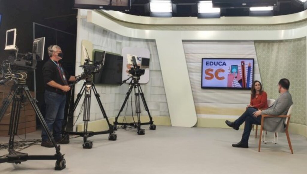 Canal de aulas na TV aberta de Santa Catarina, Educa SC estreia nesta segunda; confira a programação