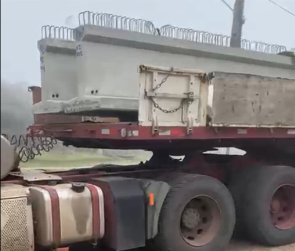 Chegam as vigas pré-moldadas da ponte das Goiabeiras