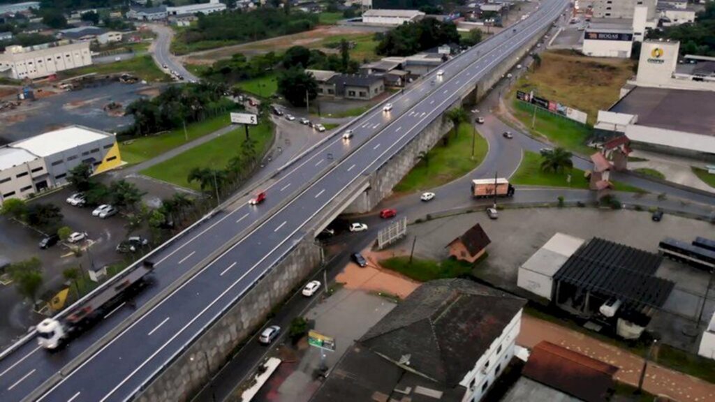 Equipe técnica do DNIT realiza visita em obras rodoviárias de Santa Catarina