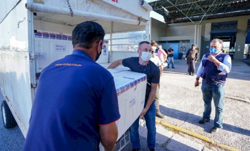 SC deve receber outras 262,3 mil doses de vacina contra Covid-19  nos próximos dias