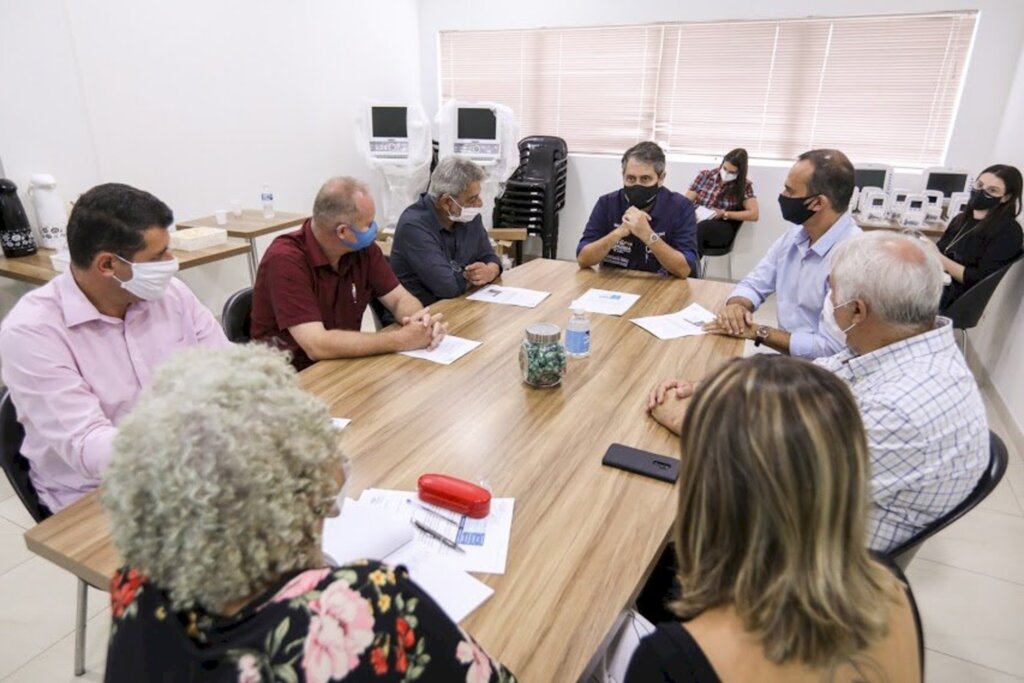 Secretário de Saúde do Estado visita São Francisco e sinaliza aumento de leitos e implantação de uma UTI