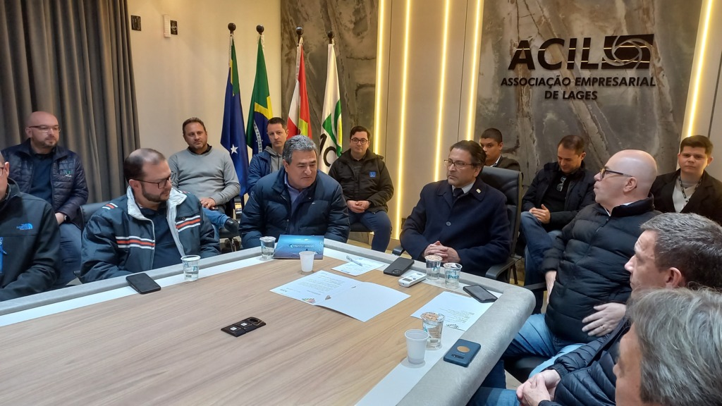 Sebrae/SC apresenta projetos de melhoria no ambiente de negócios a empresários da Serra
