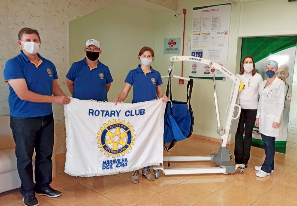 Rotary Club repassa elevadores ao hospital