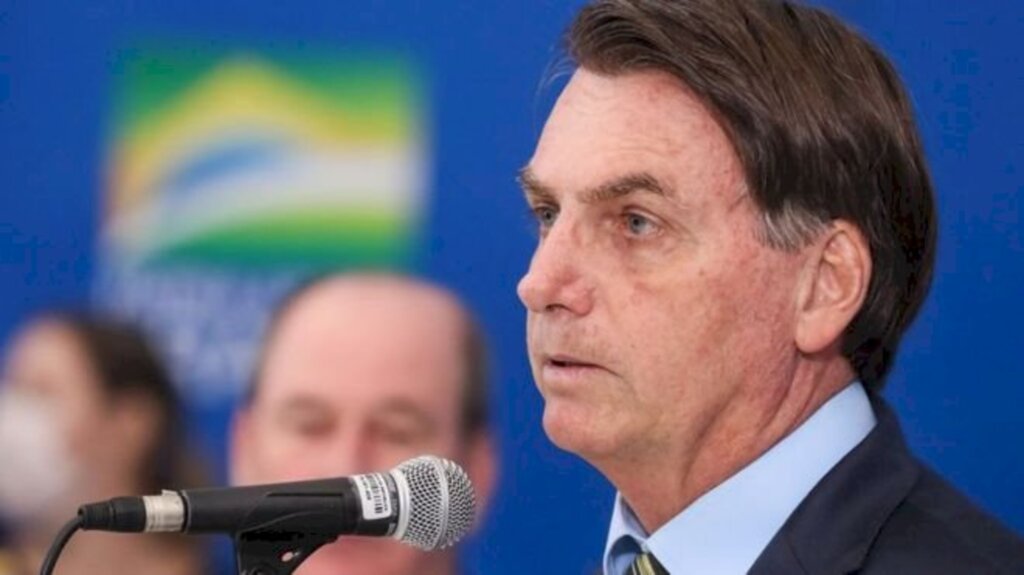 Bolsonaro anuncia linha de crédito para empresas pagarem salários