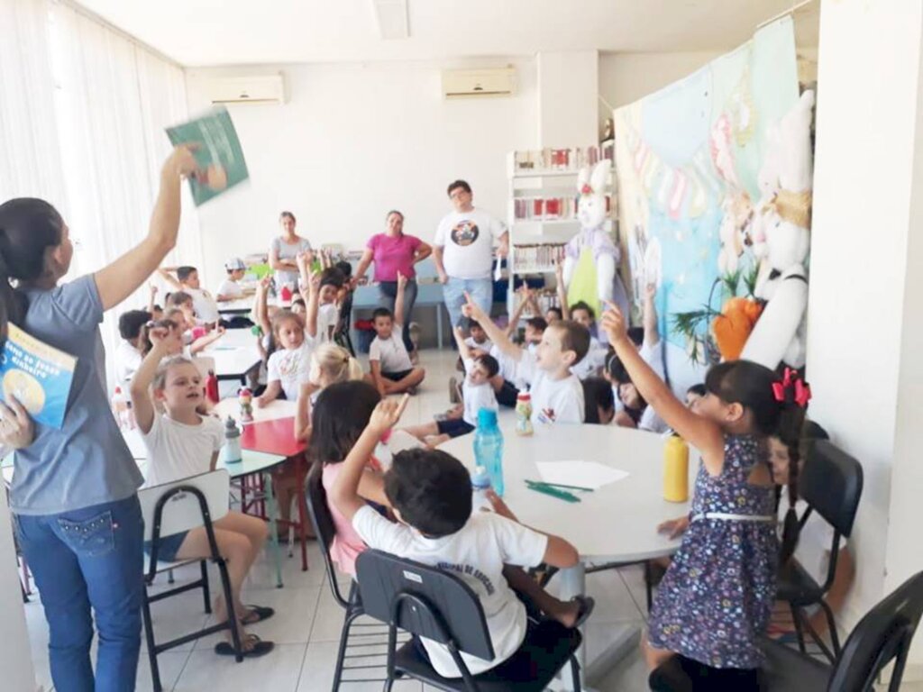 Alunos do CE Monteiro Lobato realizam roteiro