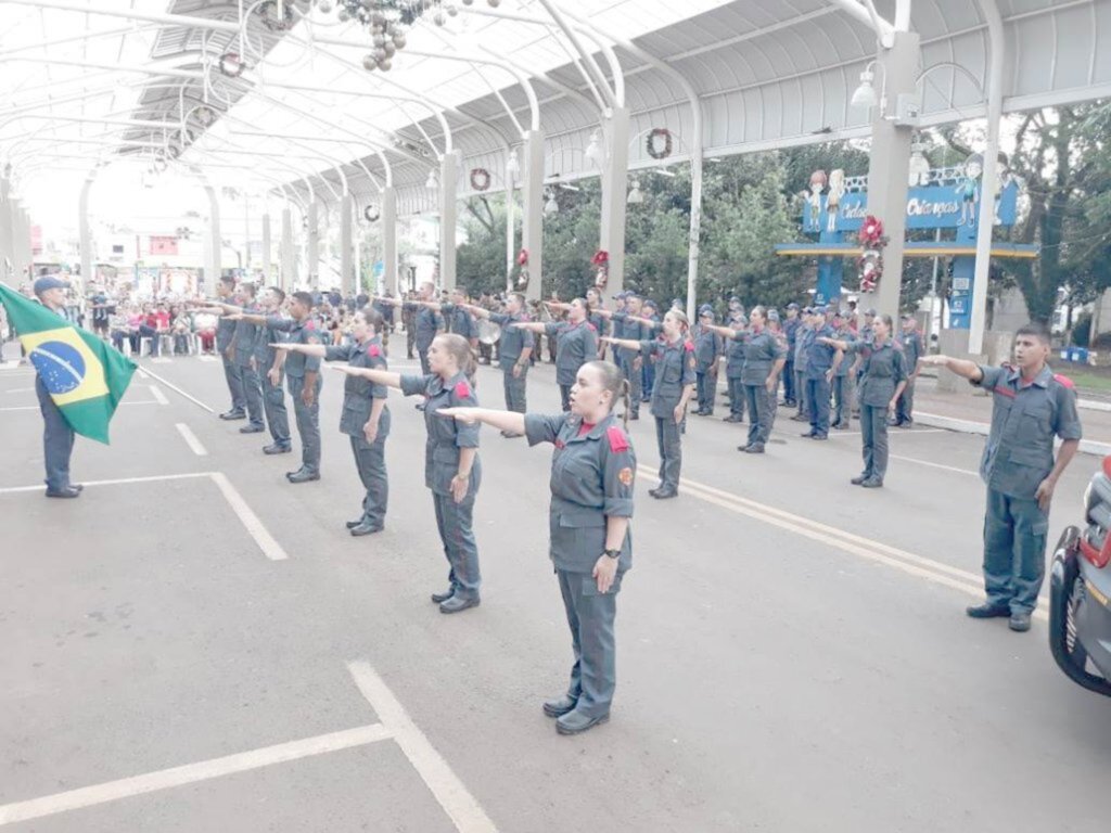 Capitão Magrini assume comando durante formatura de bombeiros