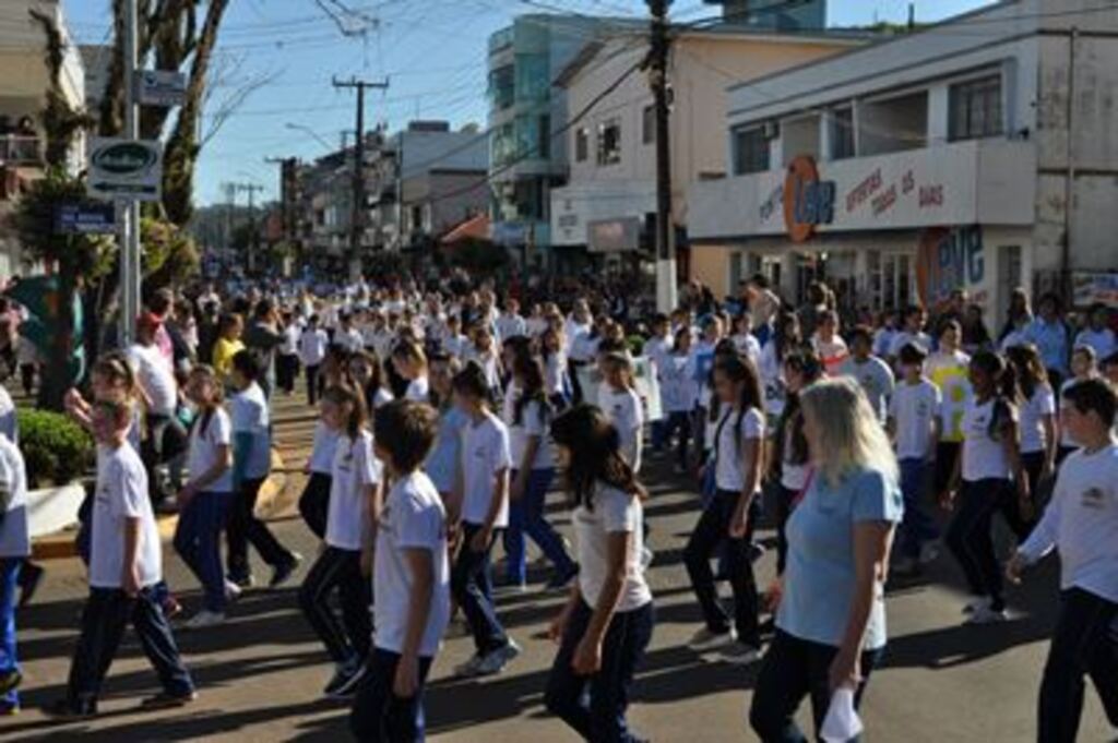 Demonstração de amor à Pátria foi evidenciada em Maravilha e região