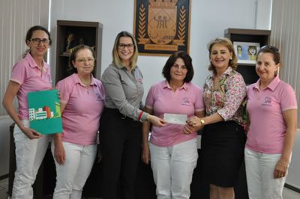 Rede Feminina recebeu cheque com ações da coleta seletiva