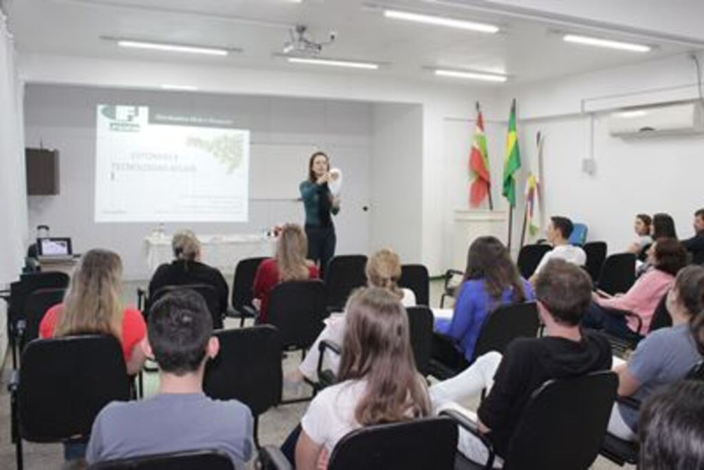 Profissionais participam de curso