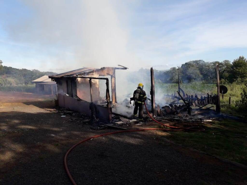 Família perde tudo em incêndio