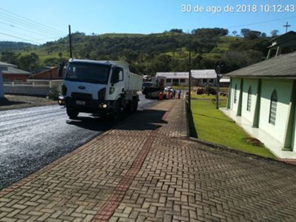 Ruas de Saltinho recebem pavimentação asfáltica