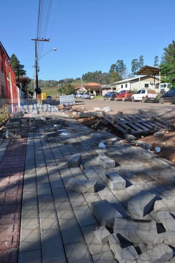 Ruas de São Miguel da Boa Vista ganham calçadas novas