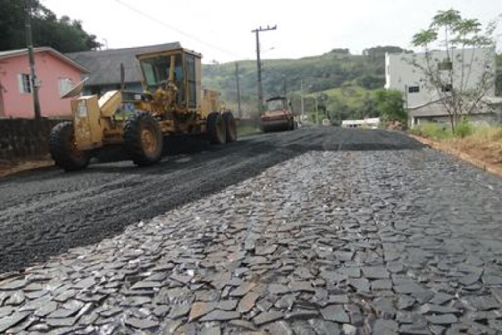 Ruas recebem pavimentação