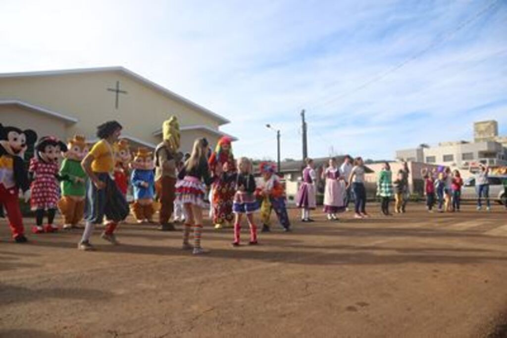 Encontro com atividades diversificadas lotou a Praça da Bandeira