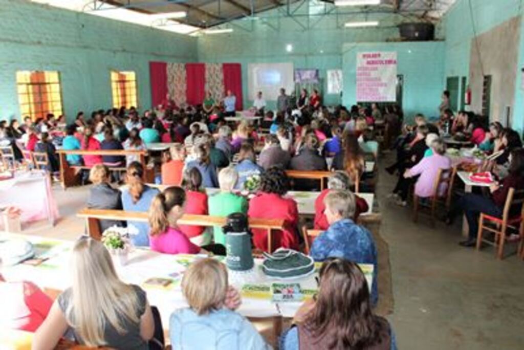 Cerca de 200 mulheres agricultoras prestigiam dia especial