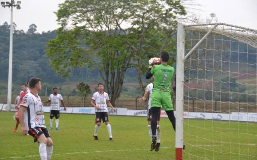 CRM e Metropolitano decidem quem passa de fase