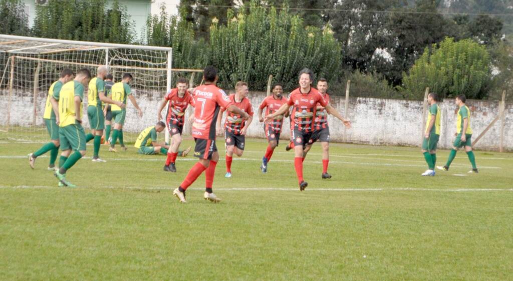 Gol de Buda abre vantagem para o CRM