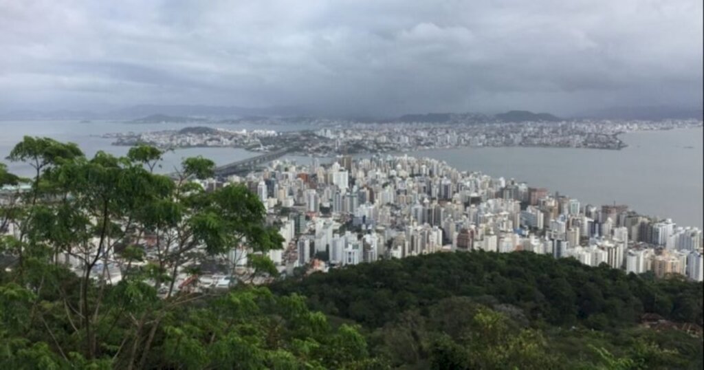 Combinação de umidade e calor vai mudar paisagem em SC nos próximos dias