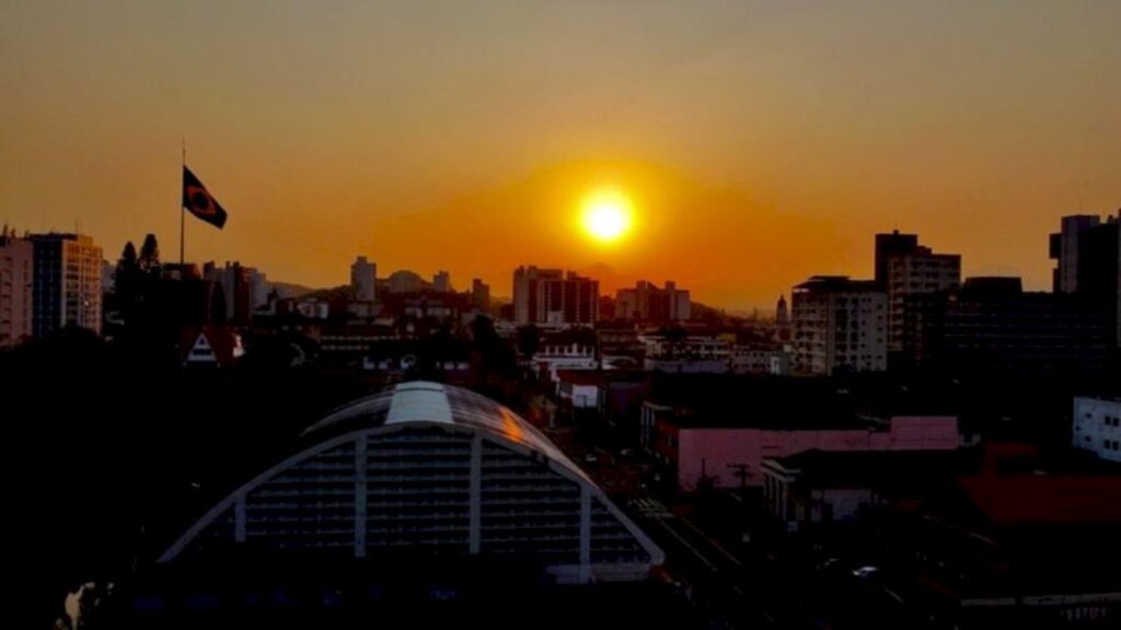 Com máximas de 35ºC, semana promete continuar quente em SC