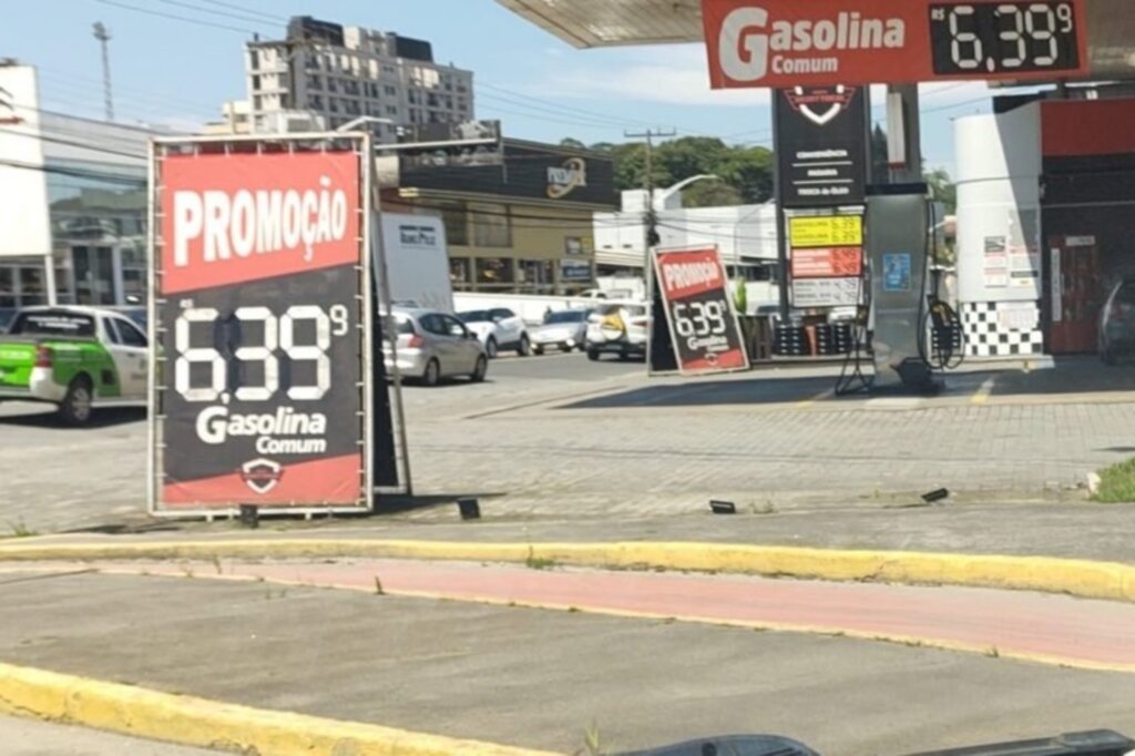 Gasolina começa 2022 com preço do ano passado em SC; veja quanto