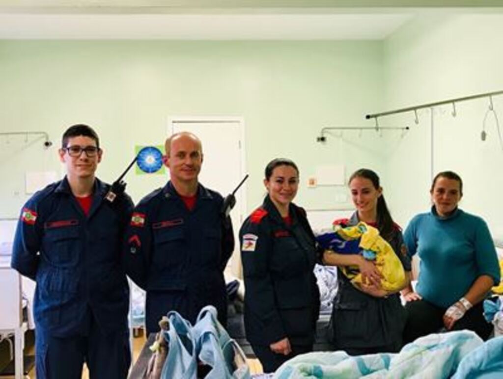 Parto dentro da ambulância foi realizado pelos bombeiros