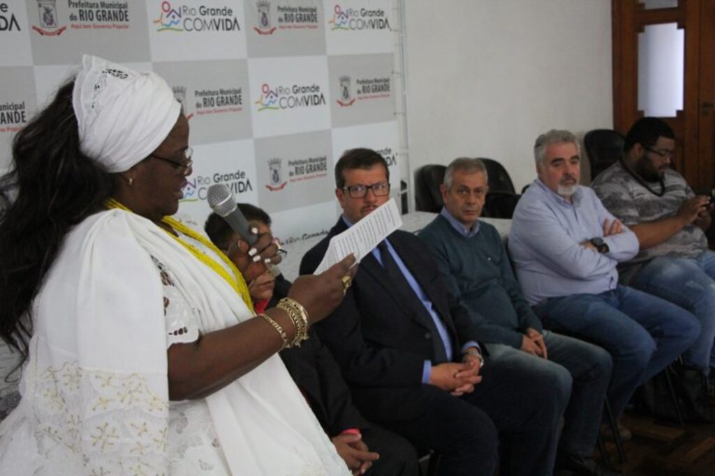 Povos de Matriz Africana entregam ao prefeito convite para o Bará do Povo do Mercado de Porto Alegre
