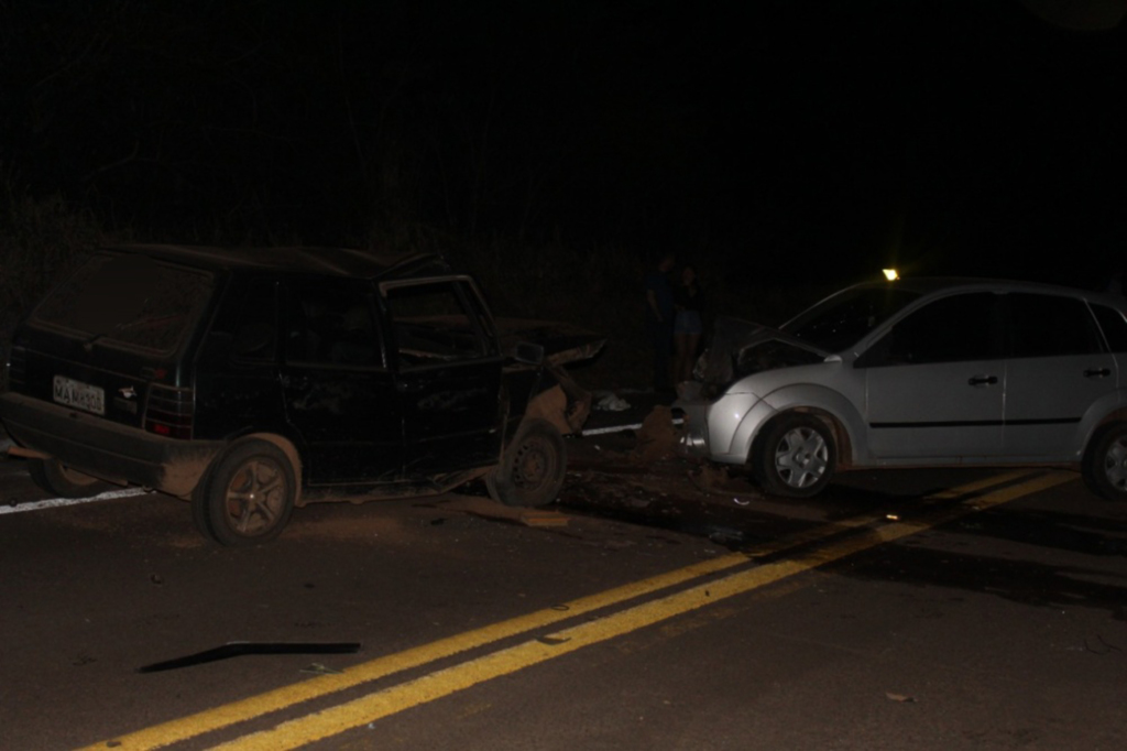 Casal morre em colisão frontal na BR-282