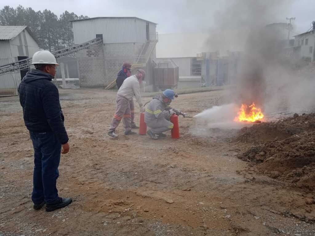 Curso de Formação de Brigadistas é realizado na Unidade Correia Pinto, da Rio Deserto