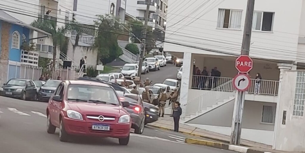 Suposto sequestro resulta em perseguição policial no centro de Lages e morte do bandido