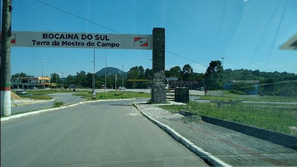 Prefeitura inaugura ponte em Pessegueiros