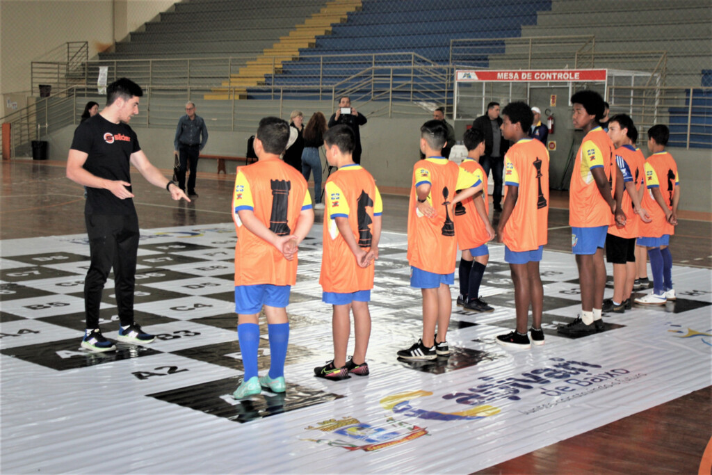 Capivari de Baixo inicia projeto pioneiro de xadrez indoor