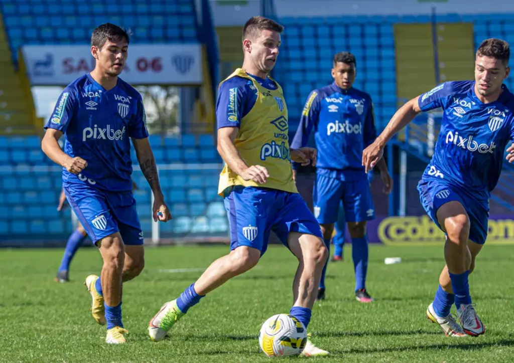  - Matheus Galdezani não é mais volante do Avaí — Foto: Leandro Boeira/Avaí