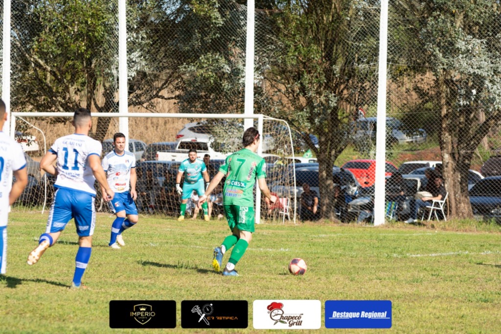 Vitórias são registradas no futebol de campo