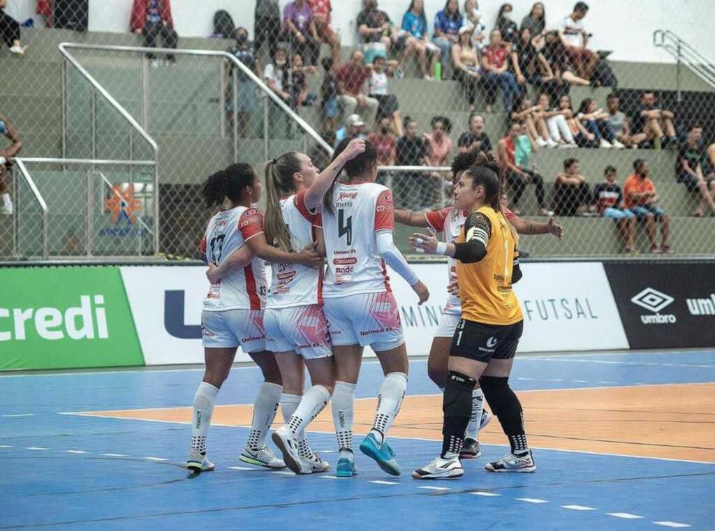 Leoas da Serra enfrenta a ADEF (DF), fora de casa, no jogo de ida das quartas de final da LFF