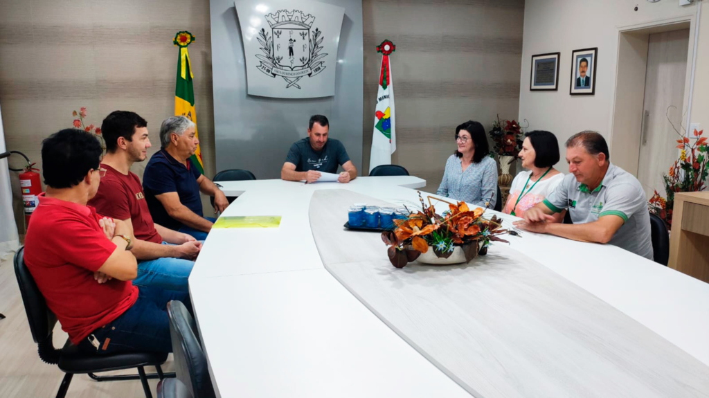 Troca de cadeiras na Câmara Municipal