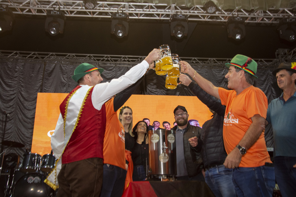 Primeira noite de Oktoberfest é sucesso