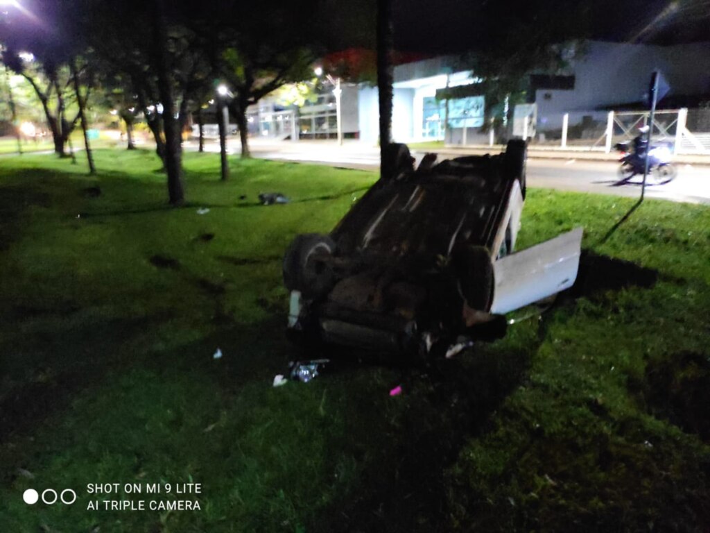 Motorista é ejetado em capotamento na BR-282